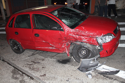 No momento da colisão, Corsa tentava acessar a rua Marechal Mallet (Rafael Gonçalo) acidente2