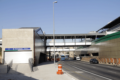 Estação Vila Prudente está em fase final de acabamento (Ale Vianna/FolhaVP) passarela